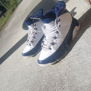 Jordan midnight blue retro 9s